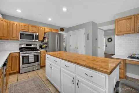 Kitchen - 205 Steeplechase Dr, Springboro, OH 45066 photo 3 of 5