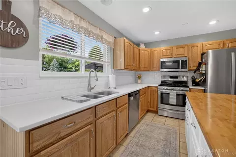 Kitchen - 205 Steeplechase Dr, Springboro, OH 45066 photo 2 of 5