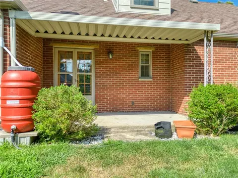 Exterior - 900 Devonshire Rd, Dayton, OH 45419 photo 7 of 9