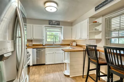 Kitchen - 900 Devonshire Rd, Dayton, OH 45419 photo 4 of 5