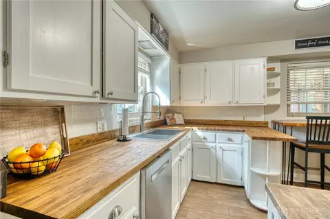 Kitchen - 900 Devonshire Rd, Dayton, OH 45419 photo 2 of 5
