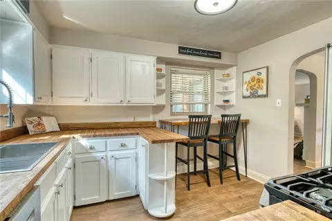 Kitchen - 900 Devonshire Rd, Dayton, OH 45419 photo 1 of 5