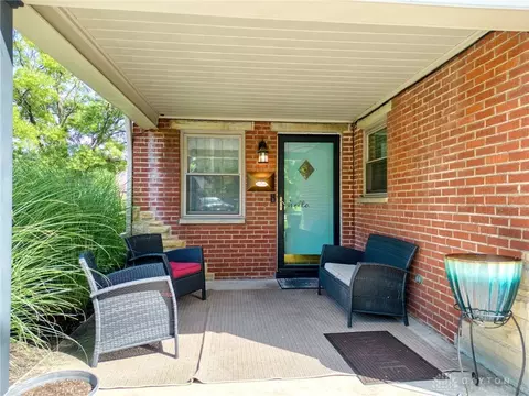 Exterior - 900 Devonshire Rd, Dayton, OH 45419 photo 4 of 9
