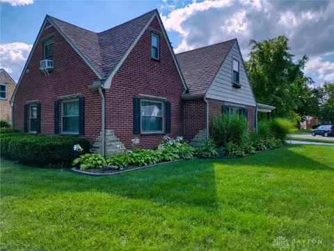 Exterior - 900 Devonshire Rd, Dayton, OH 45419 photo 3 of 9