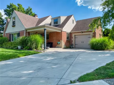 Exterior - 900 Devonshire Rd, Dayton, OH 45419 photo 2 of 9