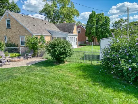 Exterior - 900 Devonshire Rd, Dayton, OH 45419 photo 6 of 9