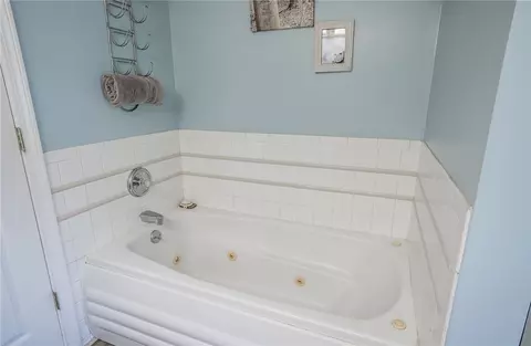 Bath - 165 Hampton Pl, Troy, OH 45373 photo 4 of 5