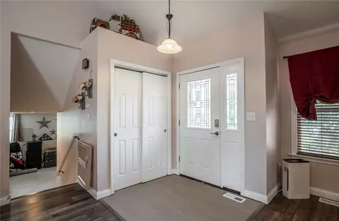 Entry Way - 165 Hampton Pl, Troy, OH 45373 photo 2 of 5