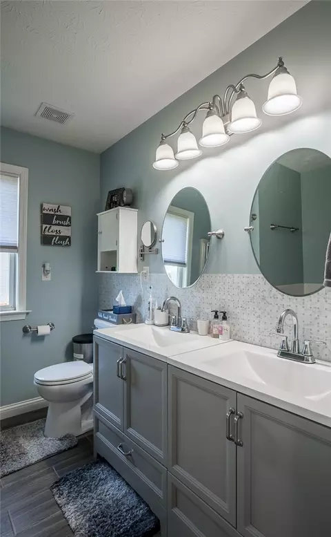 Bath - 165 Hampton Pl, Troy, OH 45373 photo 2 of 5