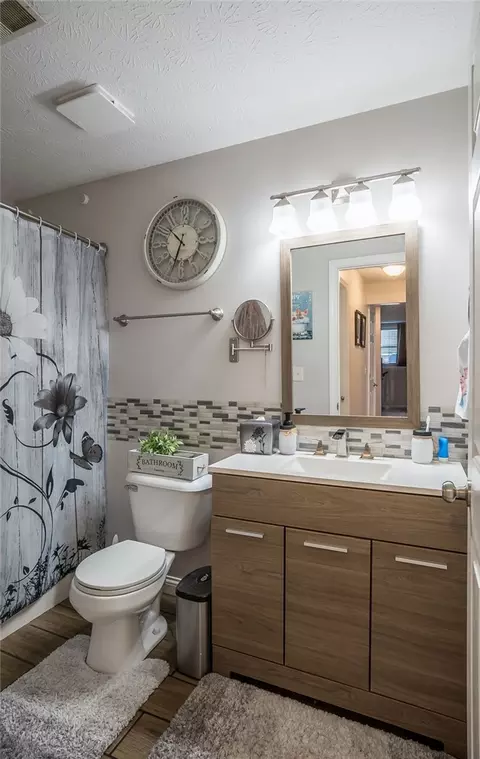 Bath - 165 Hampton Pl, Troy, OH 45373 photo 5 of 5
