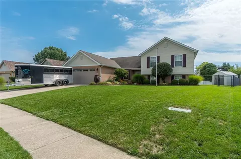 Exterior - 165 Hampton Pl, Troy, OH 45373 photo 2 of 10