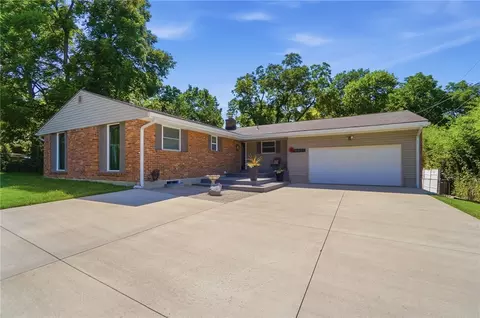 6001 Cindy Dr, West Carrollton, OH 45449