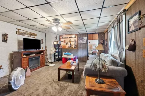 Living - 5890 Springfield Xenia Rd, Springfield, OH 45502 photo 4 of 4
