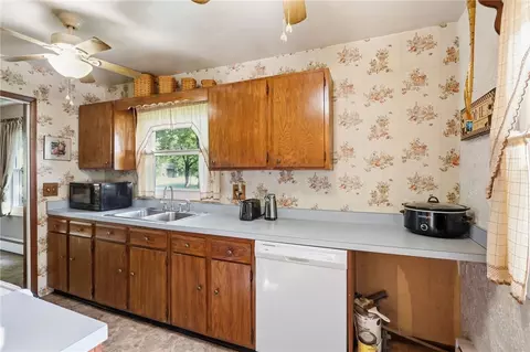 Kitchen - 5890 Springfield Xenia Rd, Springfield, OH 45502 photo 3 of 4