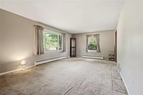 Living - 5890 Springfield Xenia Rd, Springfield, OH 45502 photo 2 of 4