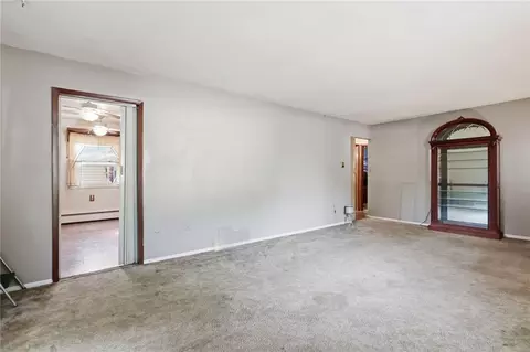 Living - 5890 Springfield Xenia Rd, Springfield, OH 45502 photo 3 of 4