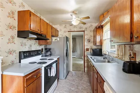 Kitchen - 5890 Springfield Xenia Rd, Springfield, OH 45502 photo 2 of 4