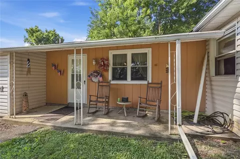 Exterior - 5890 Springfield Xenia Rd, Springfield, OH 45502 photo 6 of 11