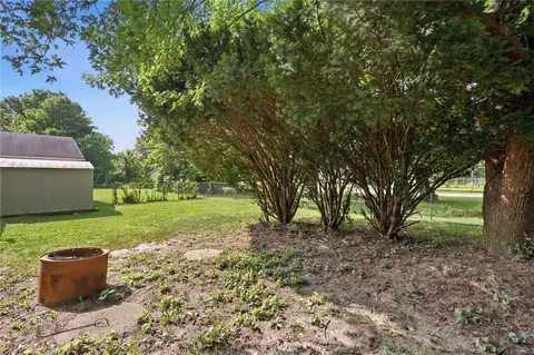 Exterior - 5890 Springfield Xenia Rd, Springfield, OH 45502 photo 10 of 11