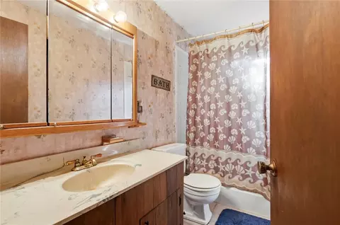 Bath - 5890 Springfield Xenia Rd, Springfield, OH 45502 photo 1 of 4