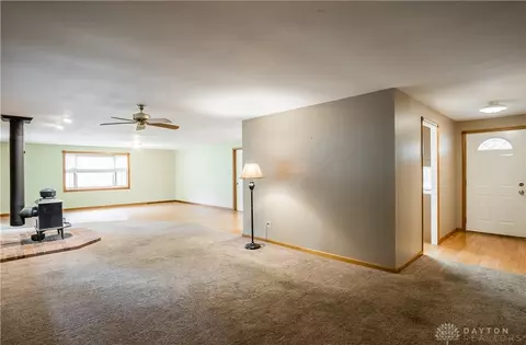 Living - 134 Bristol Dr, Centerville, OH 45458 photo 1 of 5