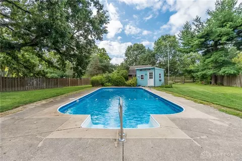 Exterior - 134 Bristol Dr, Centerville, OH 45458 photo 5 of 9