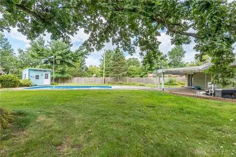 Exterior - 134 Bristol Dr, Centerville, OH 45458 photo 8 of 9