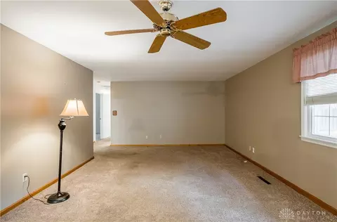 Living - 134 Bristol Dr, Centerville, OH 45458 photo 2 of 5