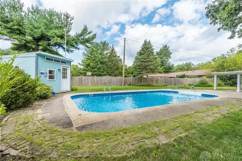 Exterior - 134 Bristol Dr, Centerville, OH 45458 photo 6 of 9