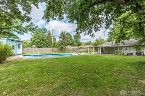 Exterior - 134 Bristol Dr, Centerville, OH 45458 photo 7 of 9