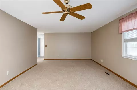 Living - 134 Bristol Dr, Centerville, OH 45458 photo 5 of 5