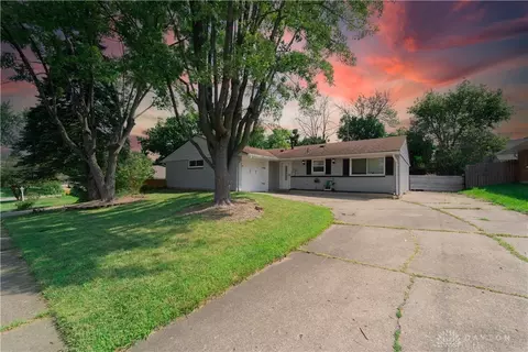 6695 Celestine St, Huber Heights, OH 45424