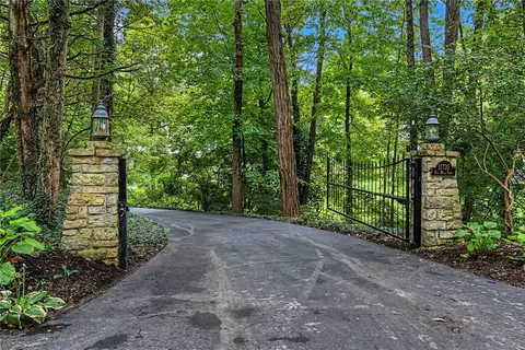 11735 Old Mill Rd, Englewood, OH 45322