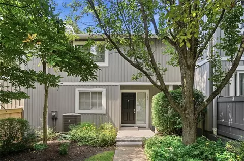 124 Twin Lakes Dr, Fairfield, OH 45014