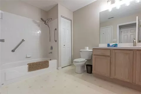Bath - 9663 Belfry Ct, Centerville, OH 45458 photo 2 of 2