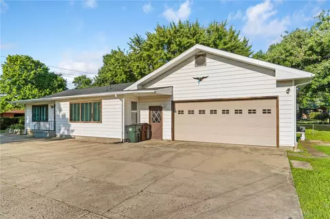 Exterior - 813 E Dorothy Ln, Kettering, OH 45419 photo 2 of 6