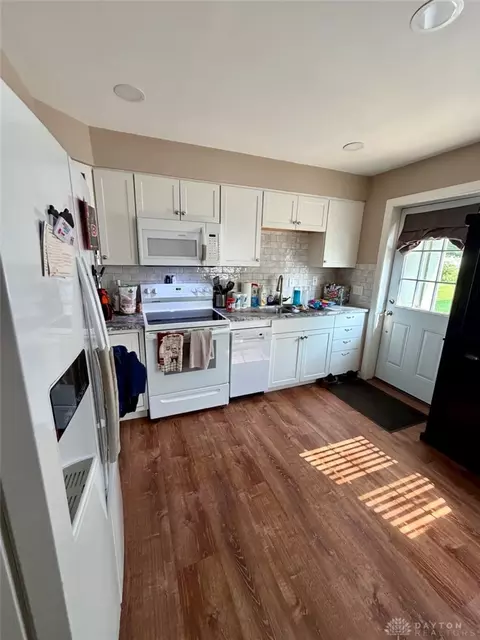 Kitchen - 554 East Dr, Kettering, OH 45419 photo 3 of 3