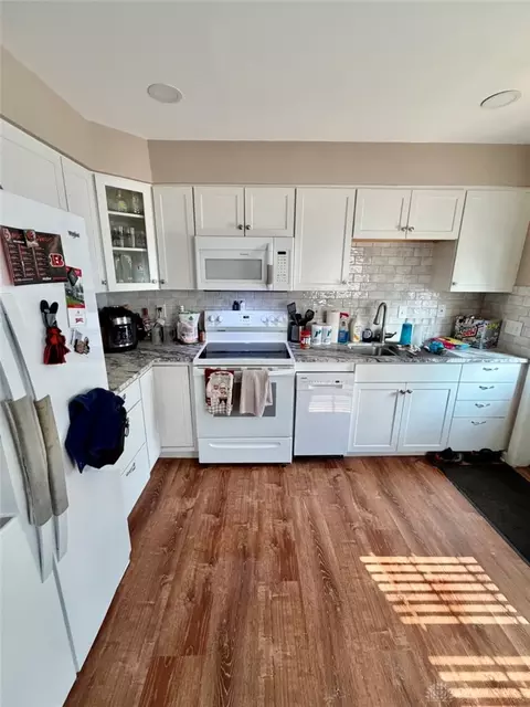 Kitchen - 554 East Dr, Kettering, OH 45419 photo 2 of 3