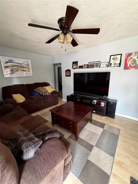 Living - 554 East Dr, Kettering, OH 45419 photo 1 of 3