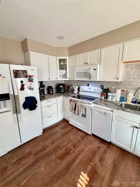Kitchen - 554 East Dr, Kettering, OH 45419 photo 1 of 3
