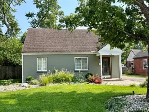Exterior - 554 East Dr, Kettering, OH 45419 photo 2 of 4