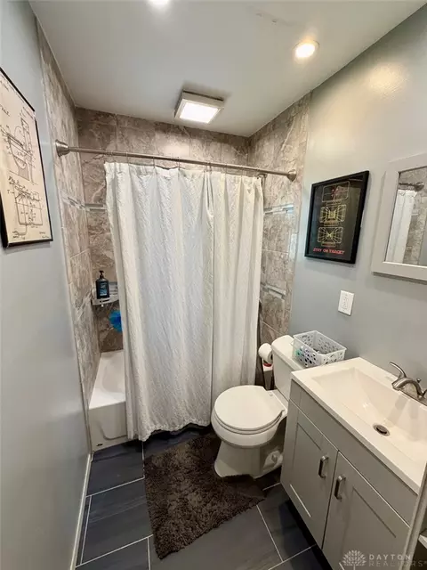 Bath - 554 East Dr, Kettering, OH 45419 photo 1 of 1
