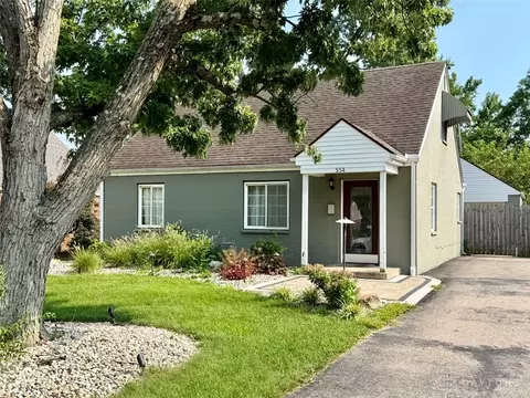 Exterior - 554 East Dr, Kettering, OH 45419 photo 3 of 4