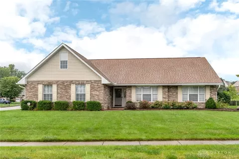 1295 Candlelite Ln, Fairborn, OH 45324