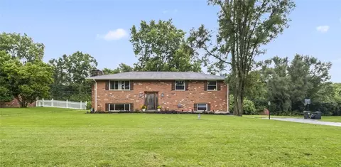 1310 Old Country Ln, Dayton, OH 45414