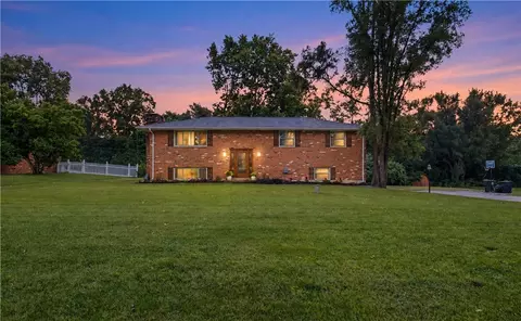 1310 Old Country Ln, Dayton, OH 45414