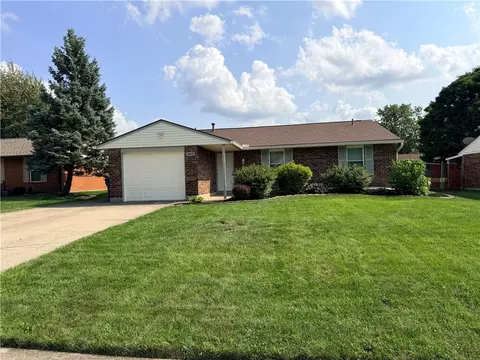 6068 Shull Rd, Huber Heights, OH 45424