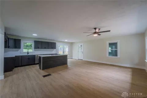 Living - 759 N Hampton Rd, Springfield, OH 45504 photo 1 of 5