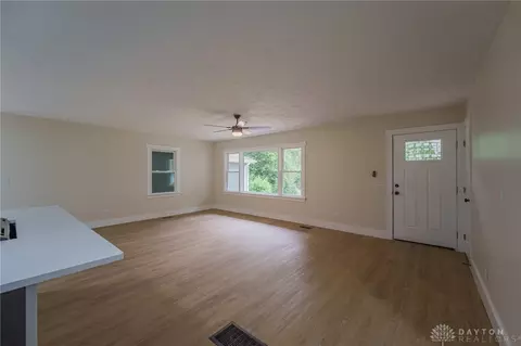 Living - 759 N Hampton Rd, Springfield, OH 45504 photo 4 of 5