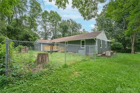 Exterior - 759 N Hampton Rd, Springfield, OH 45504 photo 6 of 10